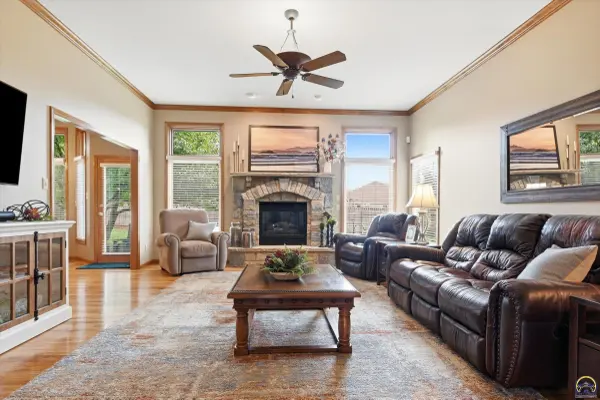7702 SW 27th ST, Topeka, KS 66614