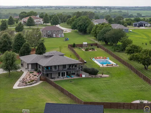 9826 Greenview DR, Meriden, KS 66512