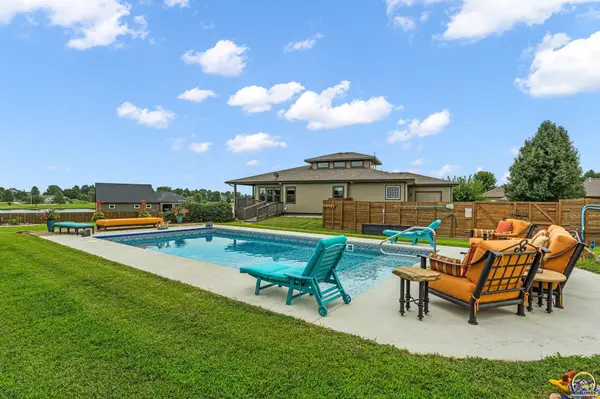 9826 Greenview DR, Meriden, KS 66512