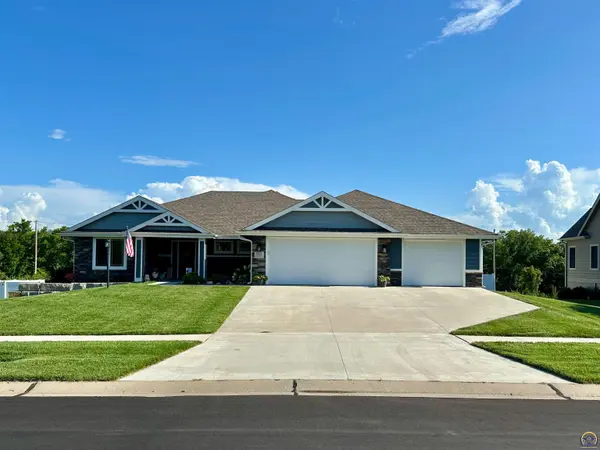 3221 SE Blazing Star DR, Topeka, KS 66609
