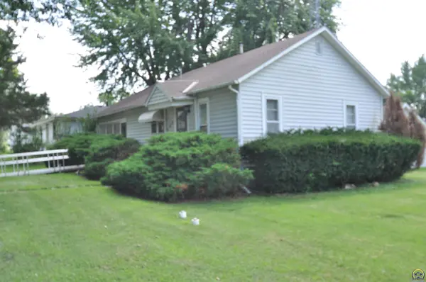 400 S 3rd St., Hiawatha, KS 66434