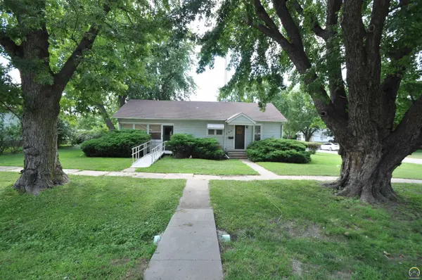 400 S 3rd St., Hiawatha, KS 66434
