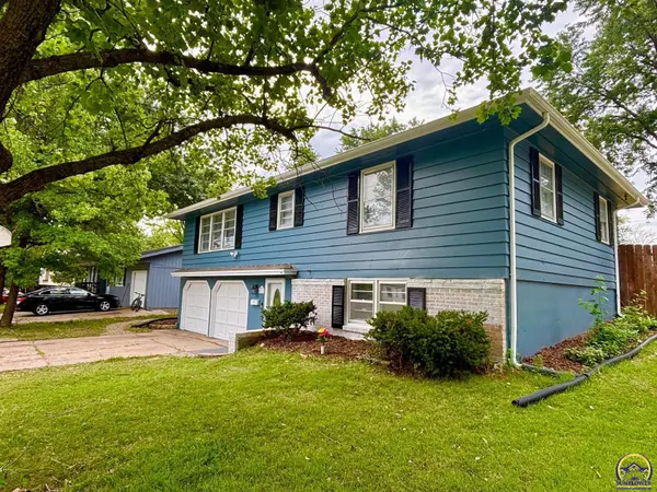 4313 SW Twilight DR, Topeka, KS 66614