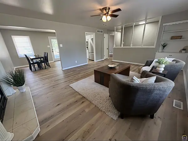 4313 SW Twilight DR, Topeka, KS 66614