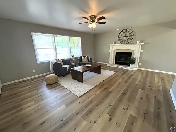 4313 SW Twilight DR, Topeka, KS 66614