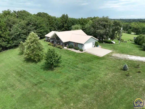 12621 Washington RD, Mclouth, KS 66054