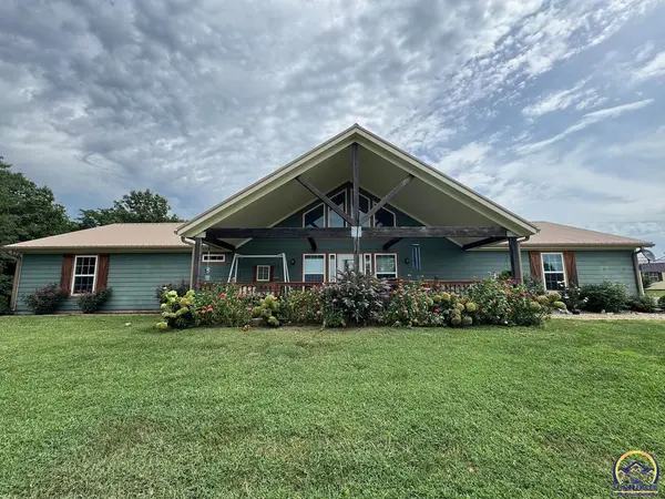 12621 Washington RD, Mclouth, KS 66054