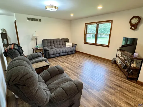 909 S 12th ST, Sabetha, KS 66534