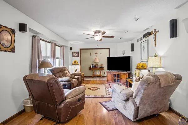3881 E 117th ST, Carbondale, KS 66414