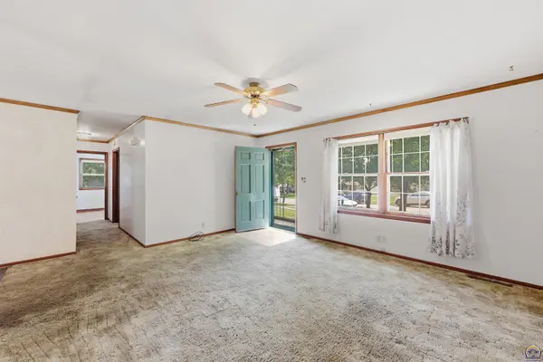 3330 SW 30th Ter, Topeka, KS 66614