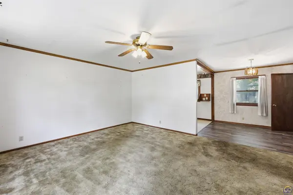 3330 SW 30th Ter, Topeka, KS 66614