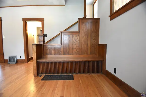 1197 SW College AVE, Topeka, KS 66604
