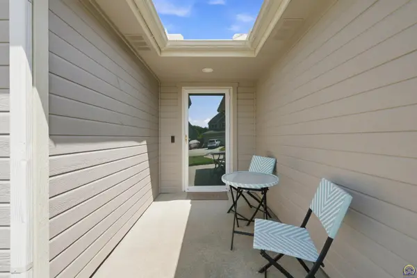 2414 Fox Sparrow CT, Junction City, KS 66441
