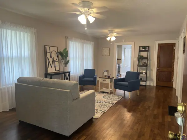 210 SW Kendall AVE, Topeka, KS 66606