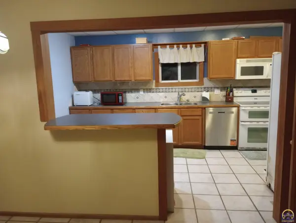 217 W 6th St, Holton, KS 66436