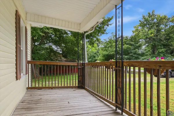 504 S 9th St, Osage City, KS 66523