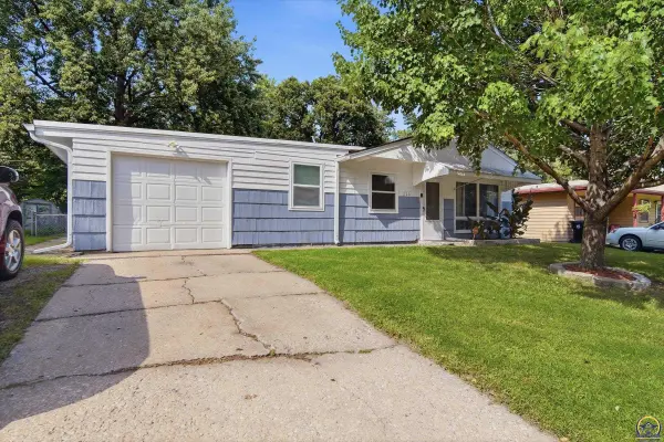 1720 SE 31st St, Topeka, KS 66605