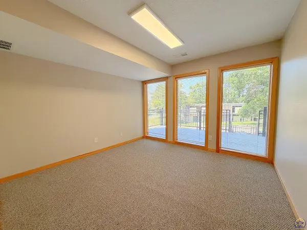 2914 SW Plass Ct #Suite E & F, Topeka, KS 66611