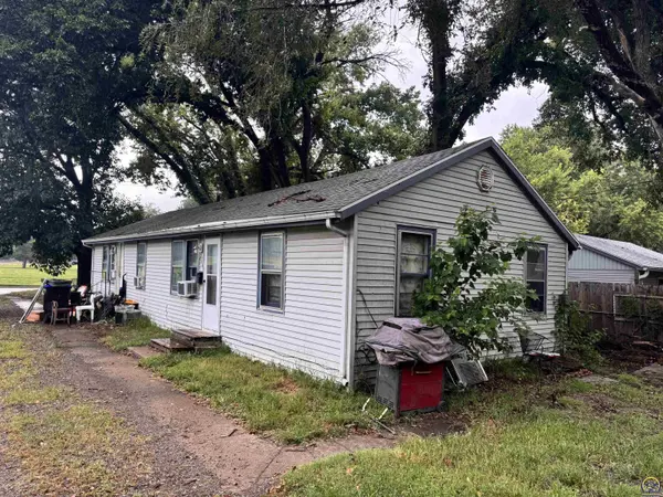 940/942 NE Poplar ST, Topeka, KS 66616