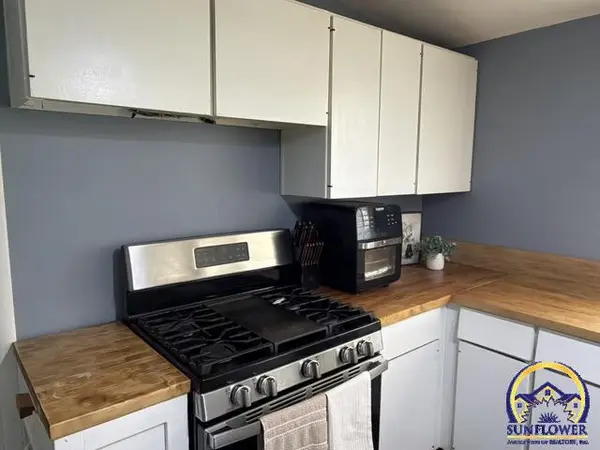1601 SW 28th TER, Topeka, KS 66611
