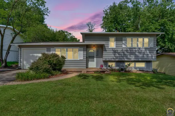 3412 SW Twilight DR, Topeka, KS 66614
