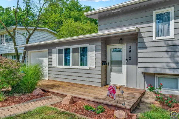3412 SW Twilight DR, Topeka, KS 66614