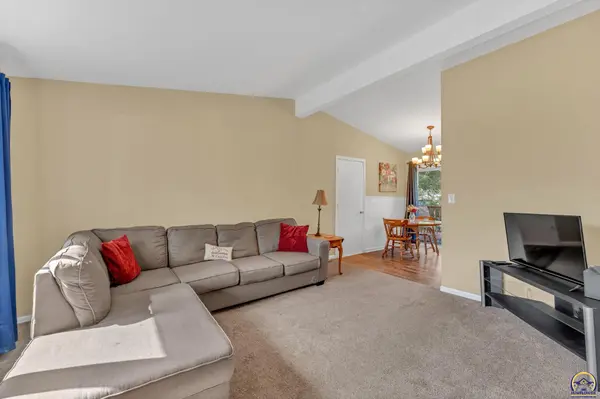 3412 SW Twilight DR, Topeka, KS 66614