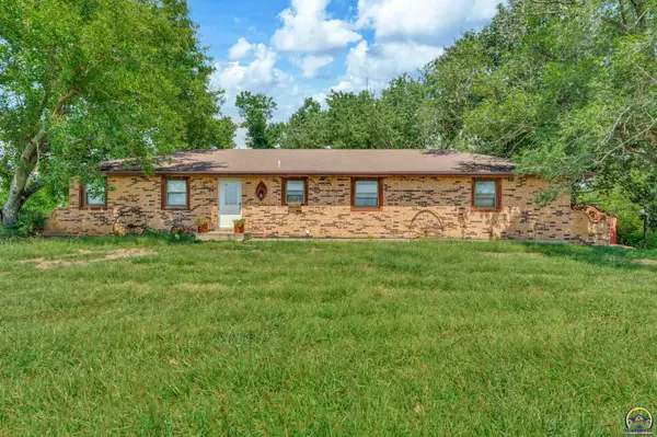 238 NE 82nd St, Topeka, KS 66617