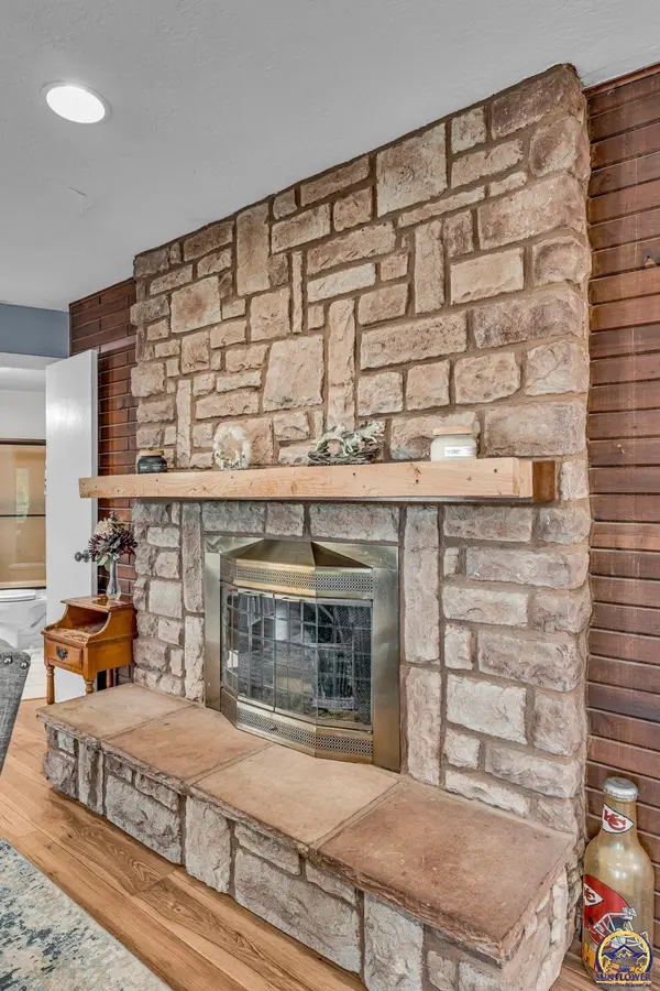 7685 Comanche RD, Meriden, KS 66512