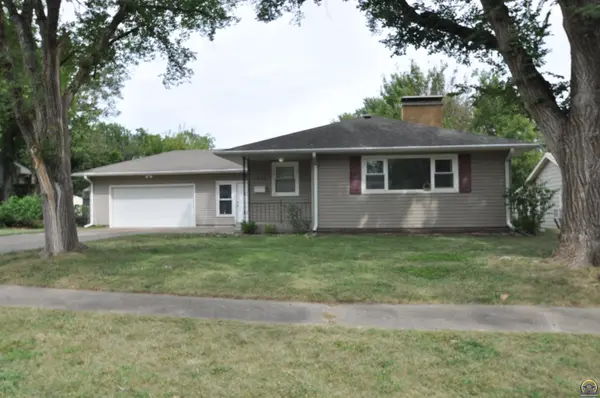 1806 SW Meadow LN, Topeka, KS 66604
