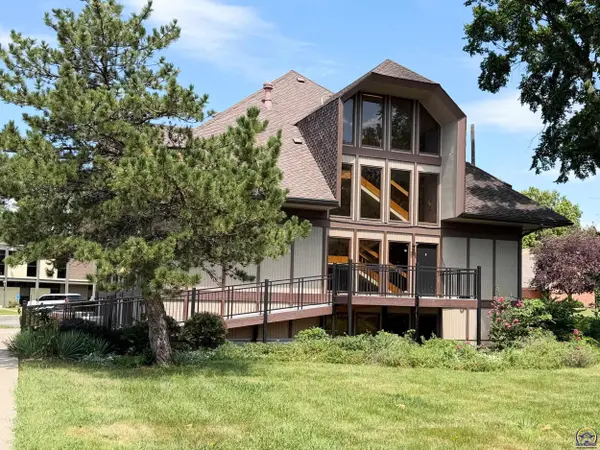 2914 SW Plass Ct #4th Floor Loft, Topeka, KS 66611