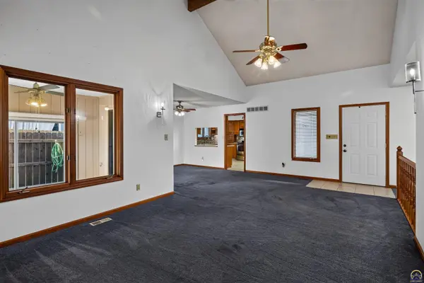 2909 SW Cedar Cove CT, Topeka, KS 66614