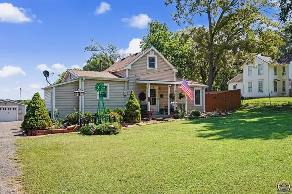 528 Whitfield, Lecompton, KS 66050