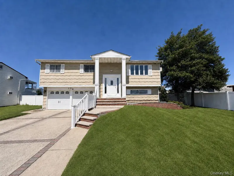 138 Spring ST, Massapequa, NY 11758