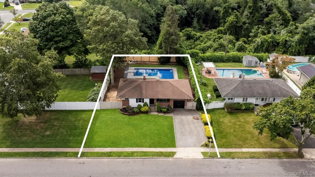 42 Rita CRES, Commack, NY 11725