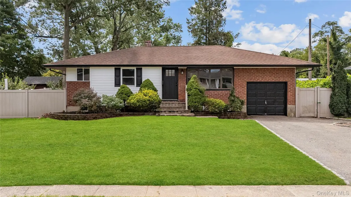 42 Rita CRES, Commack, NY 11725