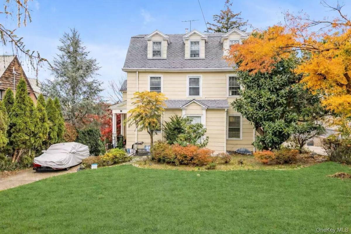 38-19 223rd St, Bayside, NY 11361