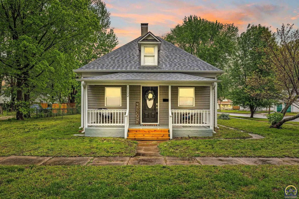 1102 NE Oakland AVE, Topeka, KS 66616