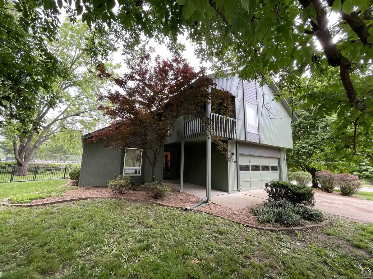 760 SW Prairie CT, Topeka, KS 66606