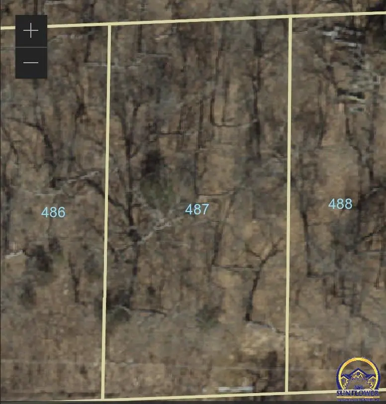 9832 Village Lane, Ozawkie, KS 66070