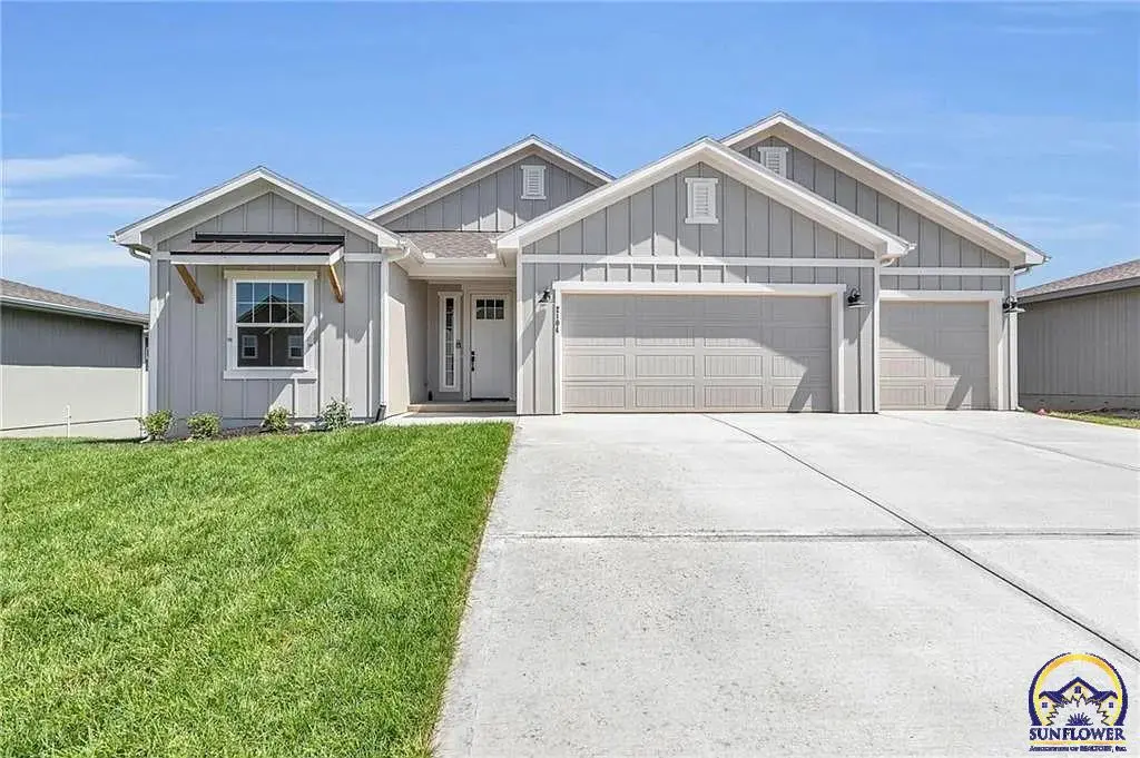 1476 N 162nd Ct, Basehor, KS 66007