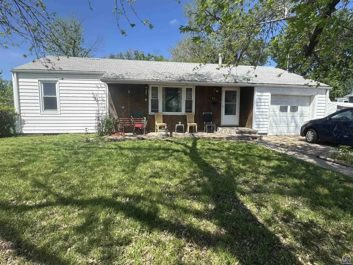821 SE Chandler ST, Topeka, KS 66607