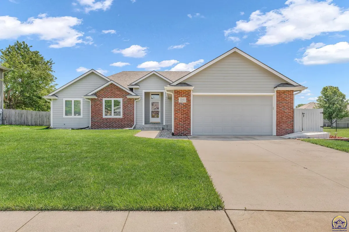 2542 SW Windslow CT, Topeka, KS 66614