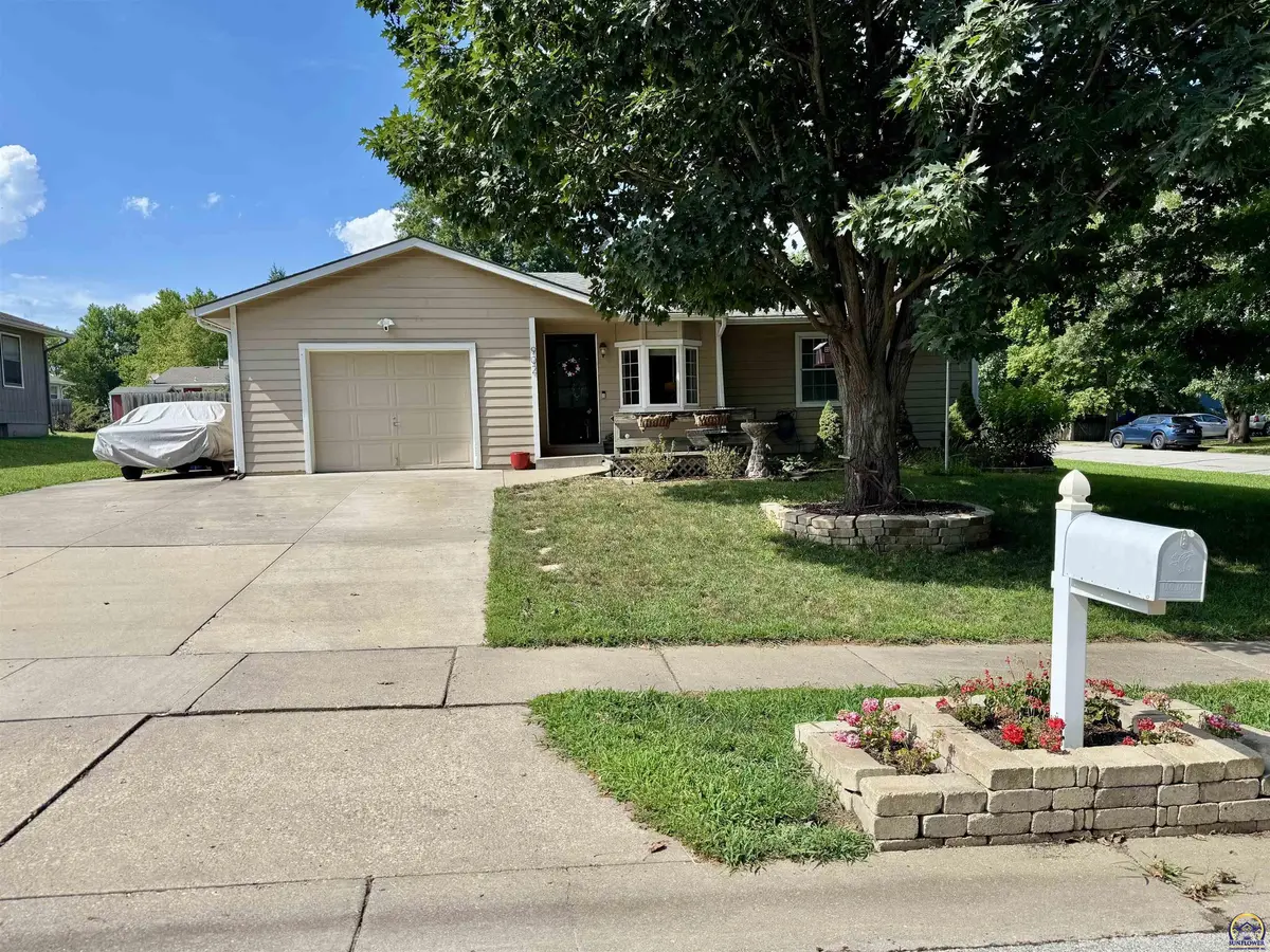 902 Cedar CT, Eudora, KS 66025