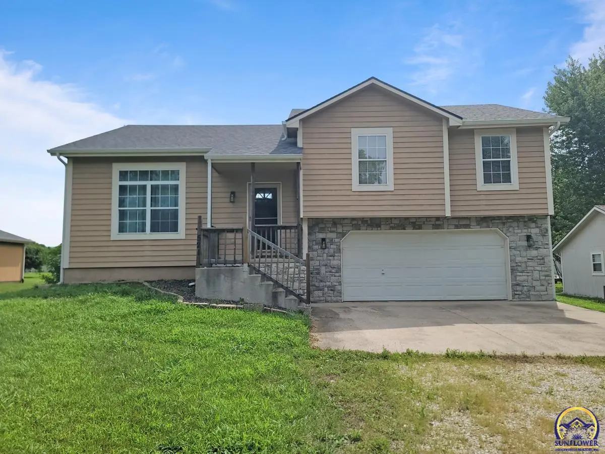 521 Hayes St, Pomona, KS 66076-8119
