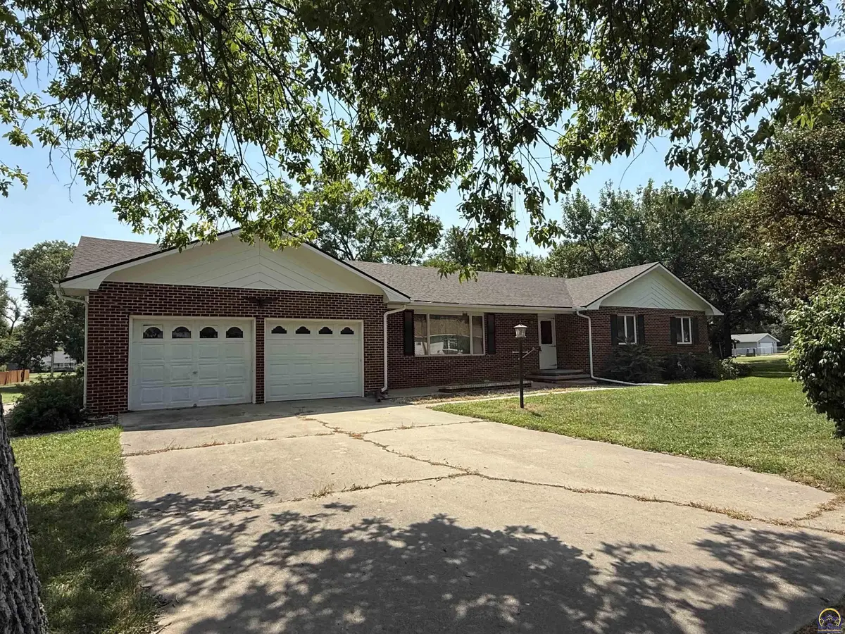 612 Packer ST, Osage City, KS 66523