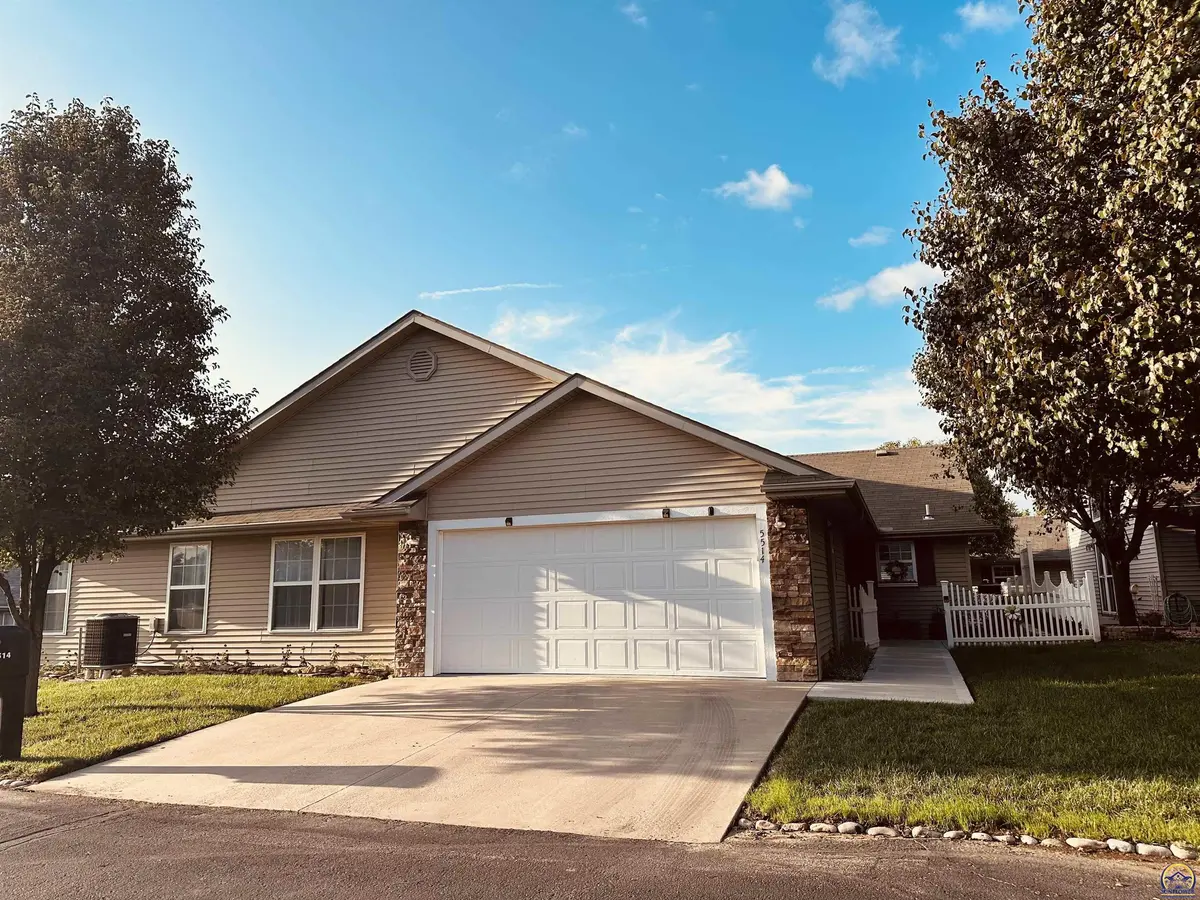 5514 SW Cantabella ST, Topeka, KS 66614