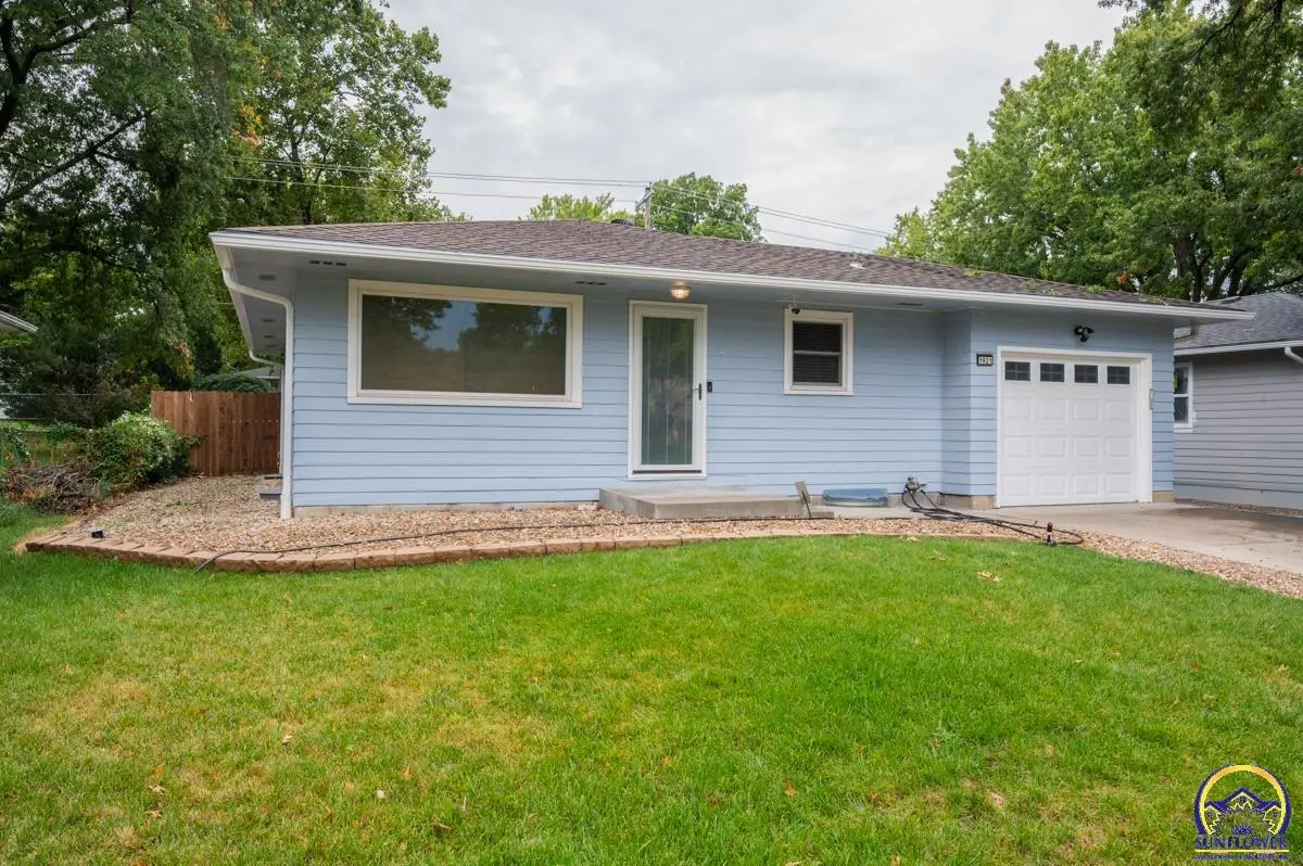 1921 SW Crest DR, Topeka, KS 66604