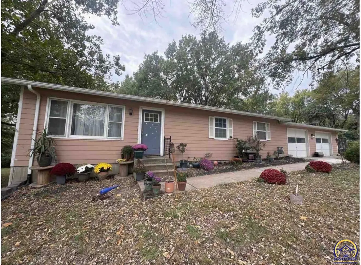 4020 Franklin Dr, St George, KS 66535