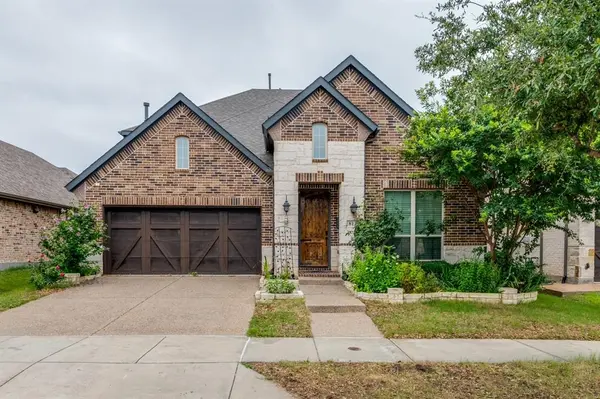 813 Warwick Boulevard, Lewisville, TX 75056